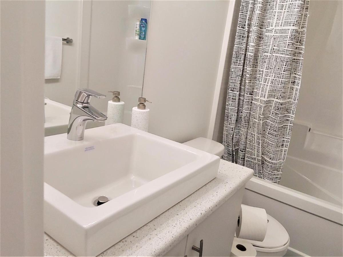 Serene 2 Bedroom Condo With Balcony And Lakeview Winnipeg Ngoại thất bức ảnh
